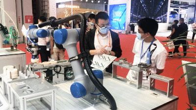 10協作機器人三合一.gif